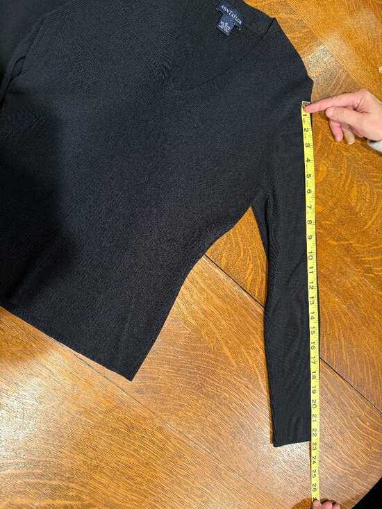 Ann Taylor V-Neck Sweater -- Medium - Picture 7 of 7